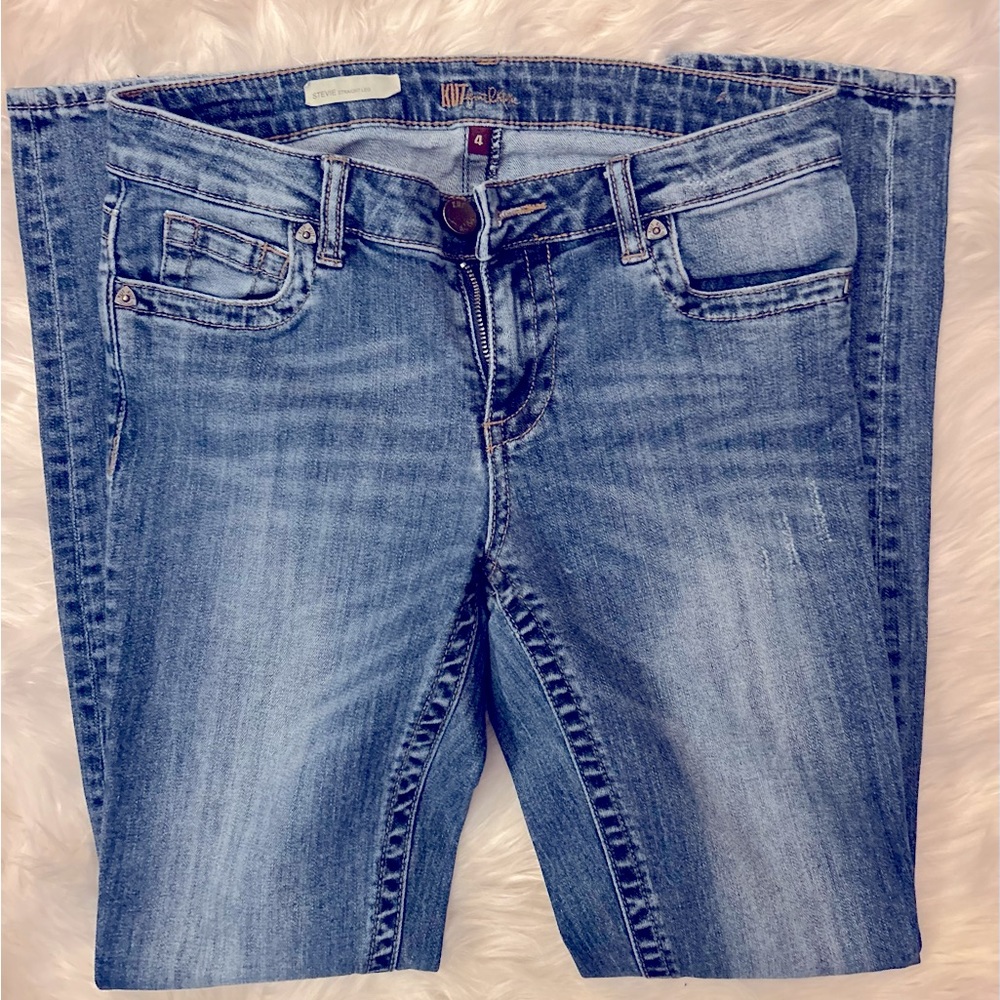 KUT STEVIE STRAIGHT LEG JEANS. FIT AMAZING.